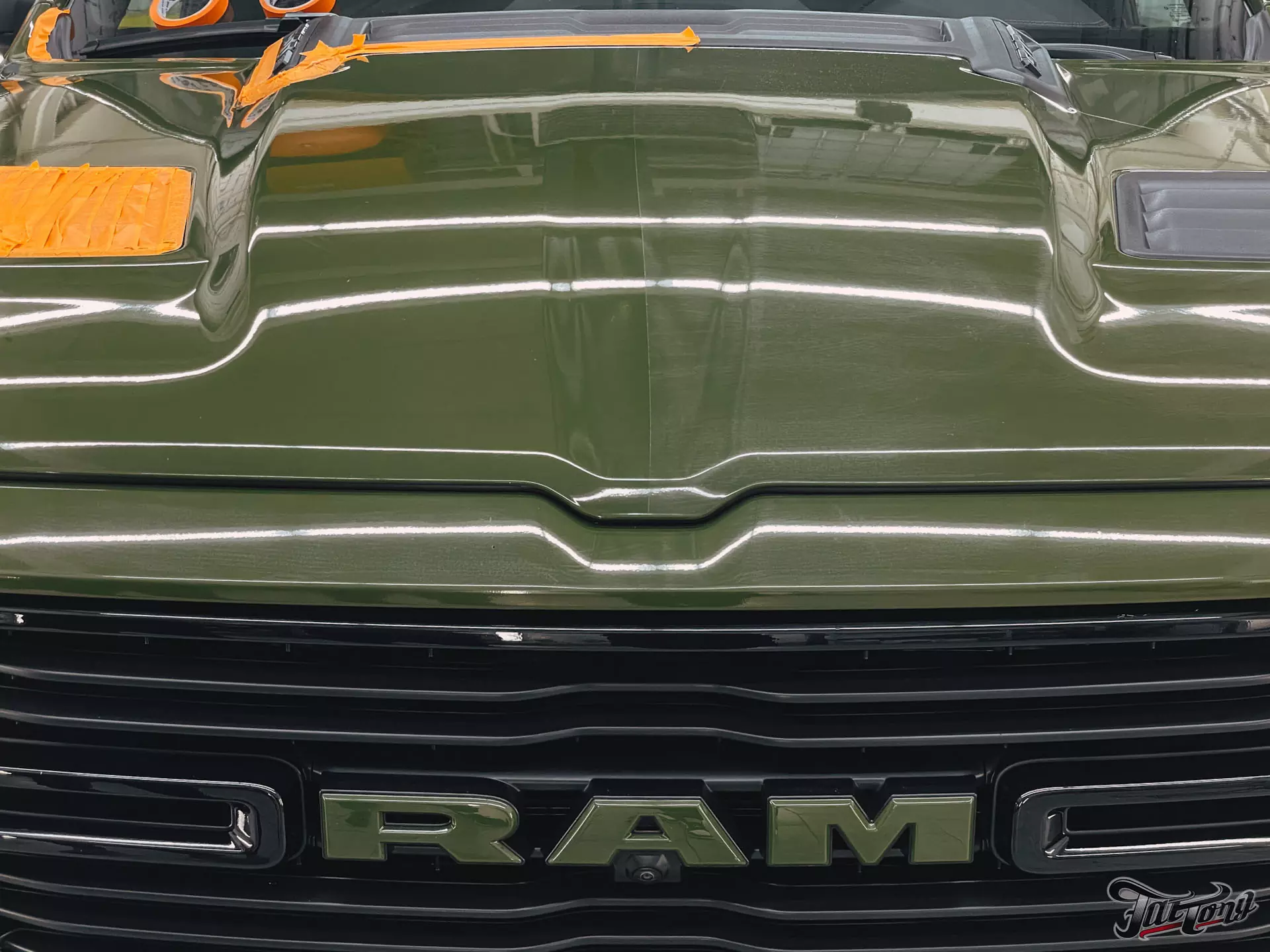 RAM 1500 Sport. Полировка виниловой пленки